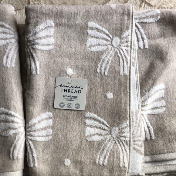 Common Thread BOWS Bath and Hand Towels - Picture 5 of 6